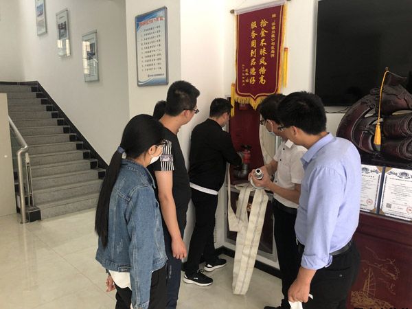 泓源新能源公司、出租車公司聯(lián)合開展消防安全演練(圖2)