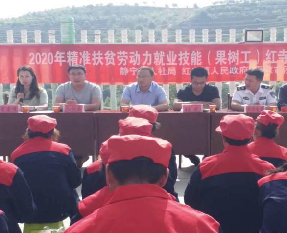 泓源力量助力脫貧攻堅(jiān)—— 學(xué)好果園管理技能 鋪好脫貧致富之路(圖2) 泓源力量助力脫貧攻堅(jiān)—— 學(xué)好果園管理技能 鋪好脫貧致富之路(圖2)