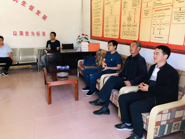 泓源公司慰問(wèn)供熱三期項(xiàng)目一線工作人員(圖2) 泓源公司慰問(wèn)供熱三期項(xiàng)目一線工作人員(圖2)