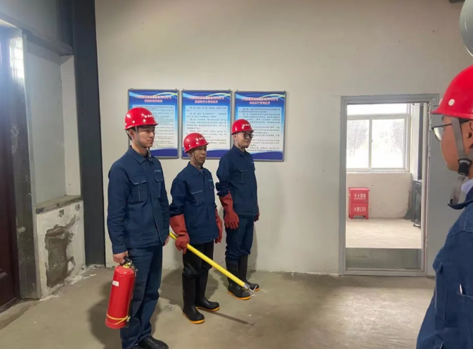 防患未然 未雨綢繆--泓源能源供應(yīng)公司開展2021年供熱突發(fā)事件綜合應(yīng)急演練(圖2) 防患未然 未雨綢繆--泓源能源供應(yīng)公司開展2021年供熱突發(fā)事件綜合應(yīng)急演練(圖2)
