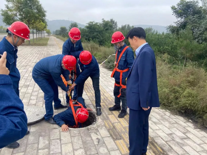 防患未然 未雨綢繆--泓源能源供應(yīng)公司開展2021年供熱突發(fā)事件綜合應(yīng)急演練(圖5) 防患未然 未雨綢繆--泓源能源供應(yīng)公司開展2021年供熱突發(fā)事件綜合應(yīng)急演練(圖5)