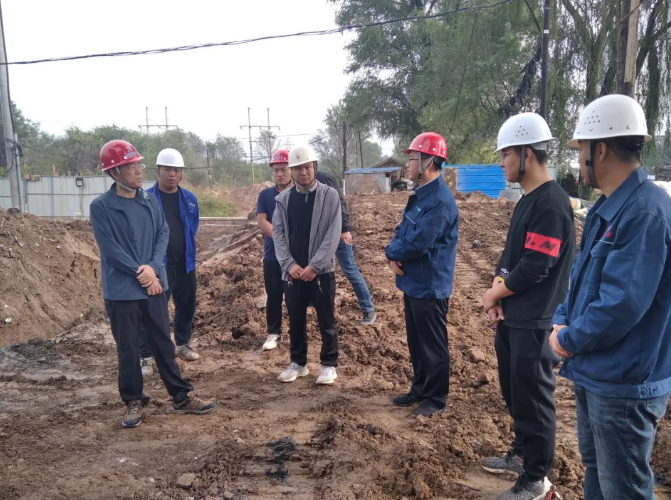 “國慶假日我在崗”——泓源公司檢查項目建設(shè)工作(圖2) “國慶假日我在崗”——泓源公司檢查項目建設(shè)工作(圖2)