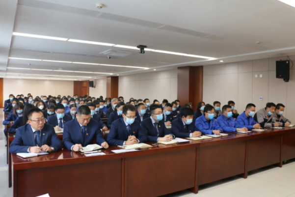 市產(chǎn)投集團(tuán)召開(kāi)2021年工作總結(jié)表彰暨2022年工作安排部署會(huì)議(圖6) 市產(chǎn)投集團(tuán)召開(kāi)2021年工作總結(jié)表彰暨2022年工作安排部署會(huì)議(圖6)