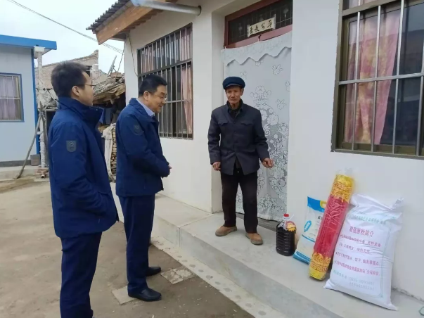 市產(chǎn)投集團(tuán)深入幫扶村開展春節(jié)慰問(wèn)(圖2) 市產(chǎn)投集團(tuán)深入幫扶村開展春節(jié)慰問(wèn)(圖2)