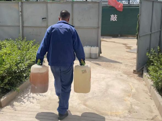 市產(chǎn)投集團(tuán)城東污水處理公司扎實(shí)推進(jìn)危險(xiǎn)廢物規(guī)范化處置(圖3) 市產(chǎn)投集團(tuán)城東污水處理公司扎實(shí)推進(jìn)危險(xiǎn)廢物規(guī)范化處置(圖3)