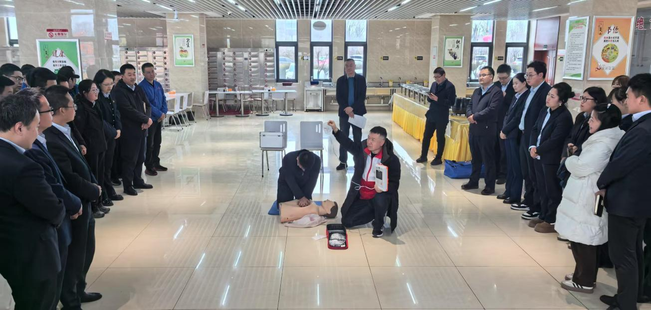 寒冬送溫暖 真情暖人心——市紅十字會機關(guān)黨支部與市產(chǎn)投集團公司黨委聯(lián)合開展主題黨日活動(圖3) 寒冬送溫暖 真情暖人心——市紅十字會機關(guān)黨支部與市產(chǎn)投集團公司黨委聯(lián)合開展主題黨日活動(圖3)